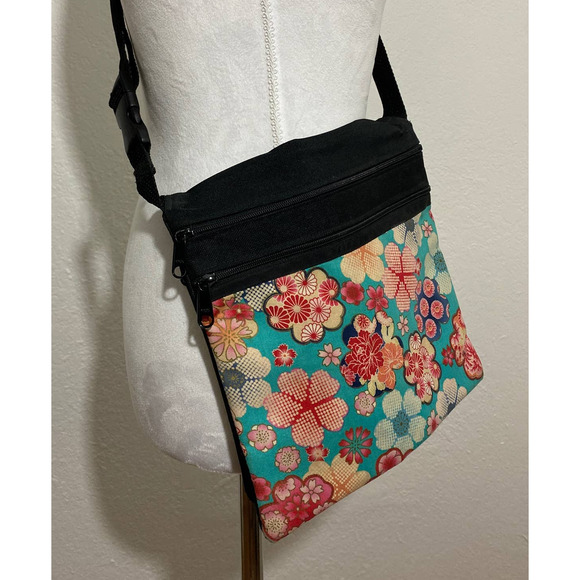 Crossbody Black Multicolor Floral Canvas Bag Adjustable Strap Zipper Functional - Picture 4 of 8